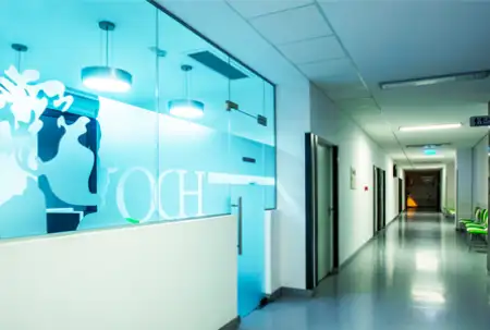 Spitalul Ovidius Clinical Hospital este deschis 24/7 și asigură asistență medicală non-stop în trei linii de gardă